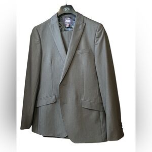 The Savile Row Lightweight Charcoal Gray Men's Suit Size 42L